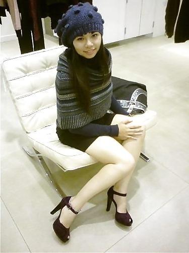 25P Girls in heels and nylon