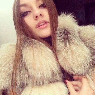 25P woman in fur coat 23