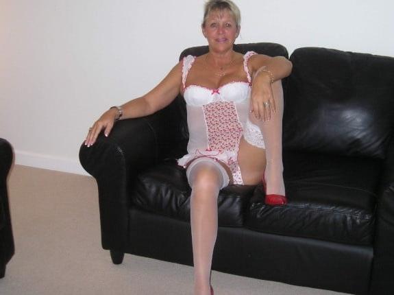 25P HOT MOM'S IN NYLONS