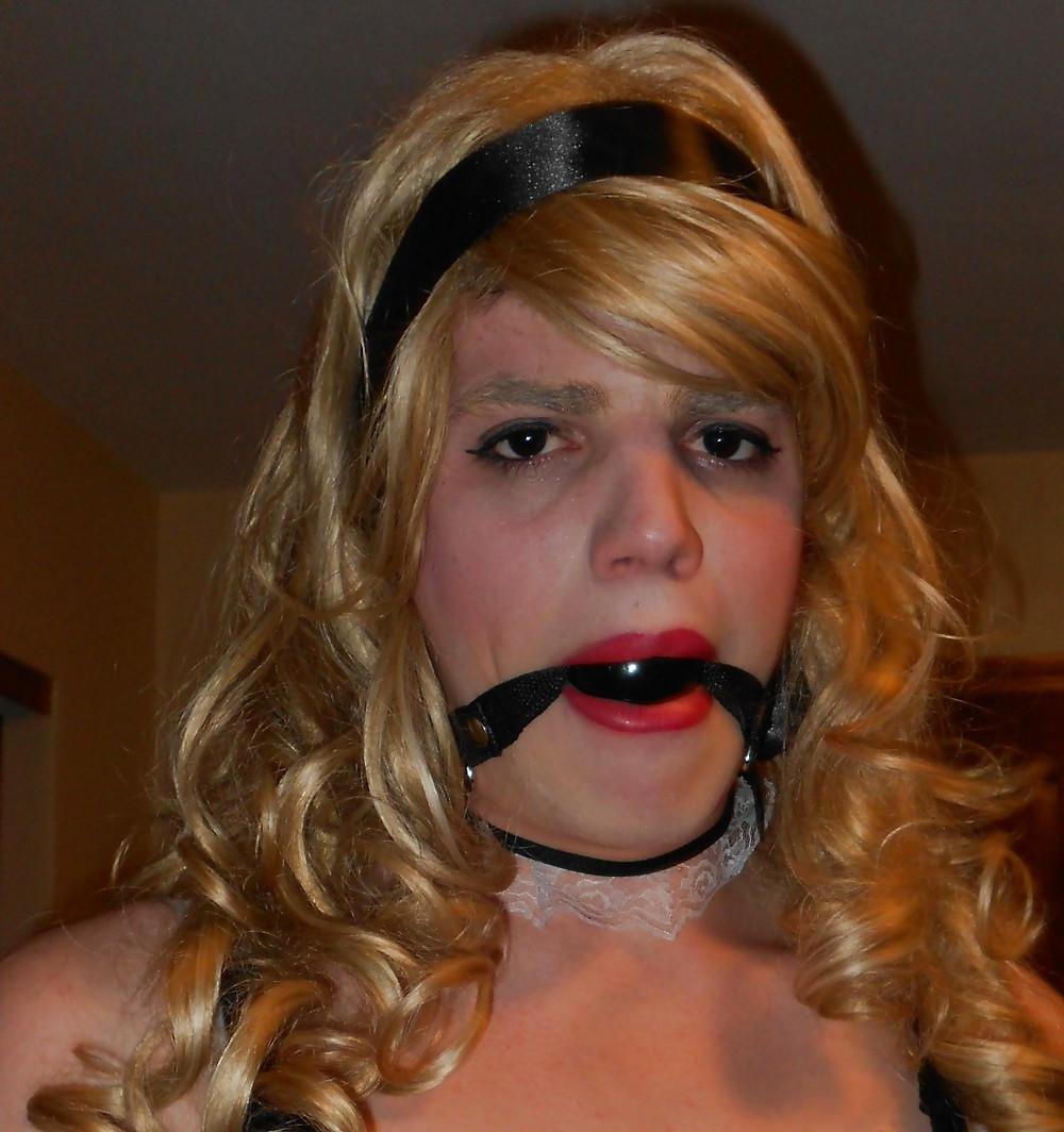 24P VANESSA SISSY STRAPON SUB
