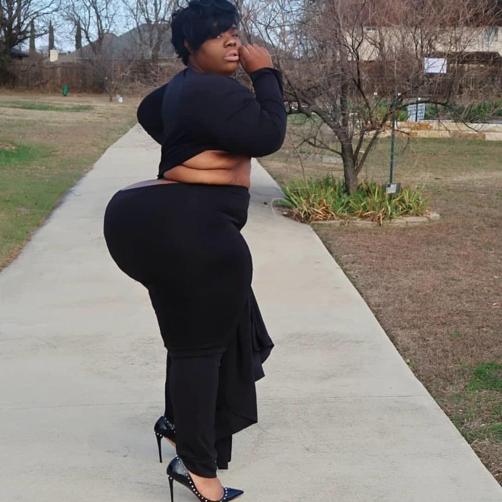 25P HUGE ASS
