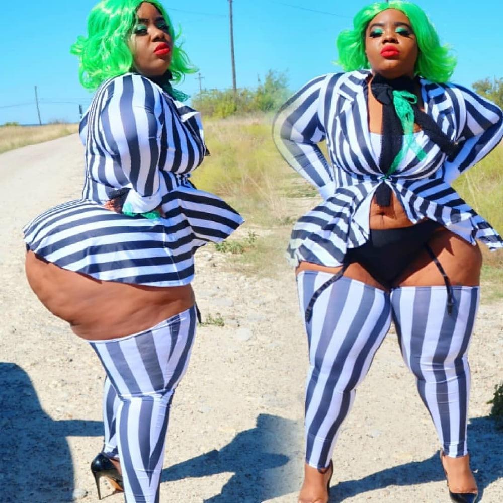 25P HUGE ASS