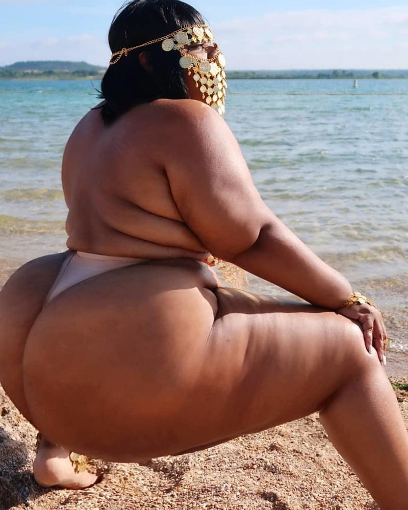25P HUGE ASS