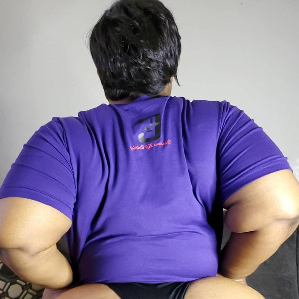 25P HUGE ASS