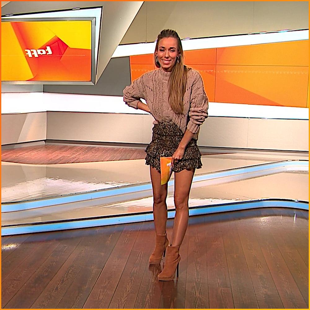 20P Annemarie Carpendale Taff Mini Skirt 03-25-2020