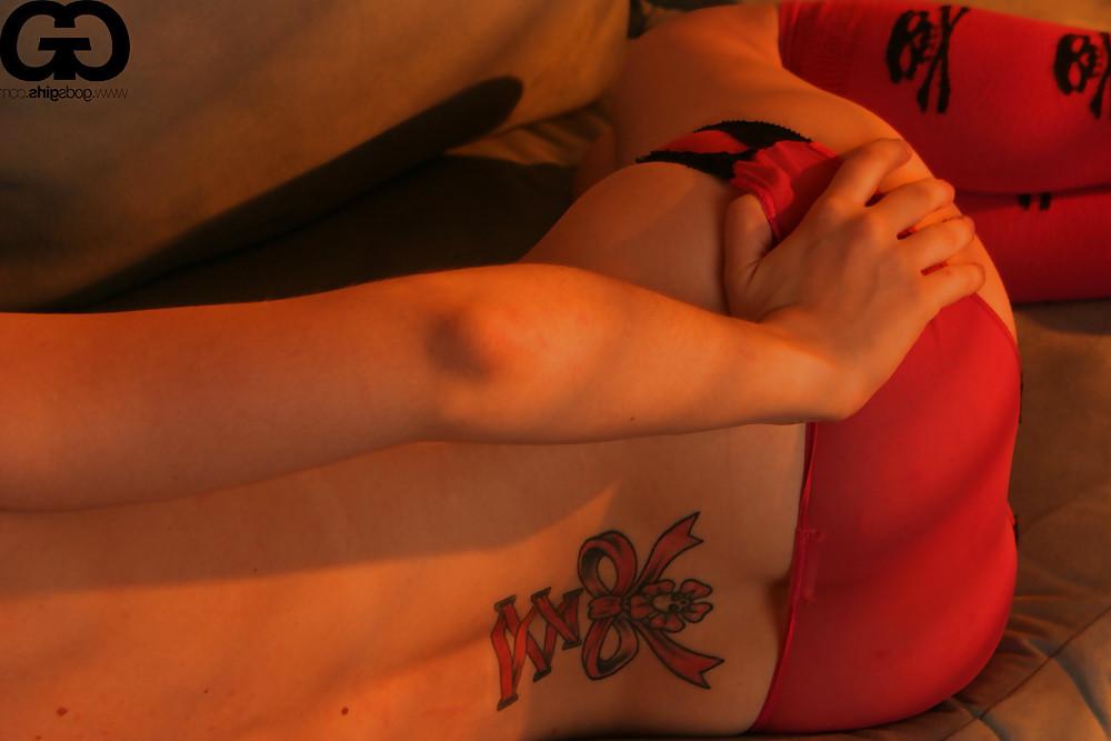 25P Porn pics of Cute skinny goth emma gets naked