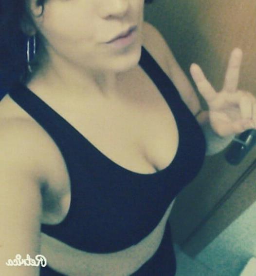 25P MY FRIEND RACHEL SEND ME HOT PICS WHEN SHE'S HORNY