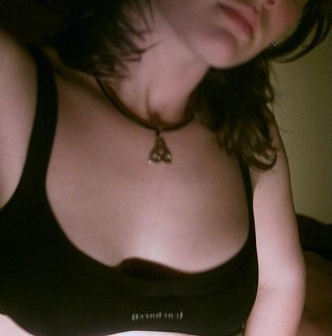 25P MY FRIEND CAROLINE SEND ME HOT PICS WHEN SHE'S HORNY