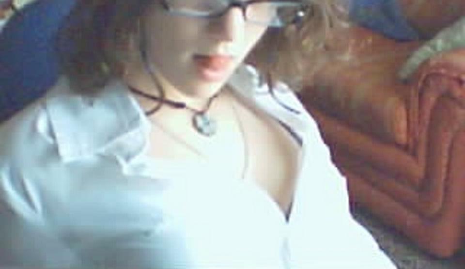 25P MY FRIEND CAROLINE SEND ME HOT PICS WHEN SHE'S HORNY
