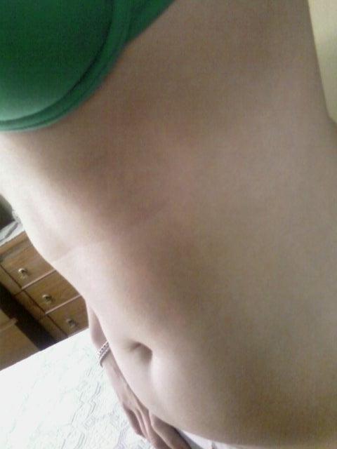 25P MY FRIEND CAROLINE SEND ME HOT PICS WHEN SHE'S HORNY