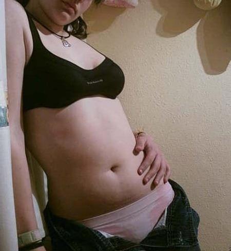 25P MY FRIEND CAROLINE SEND ME HOT PICS WHEN SHE'S HORNY