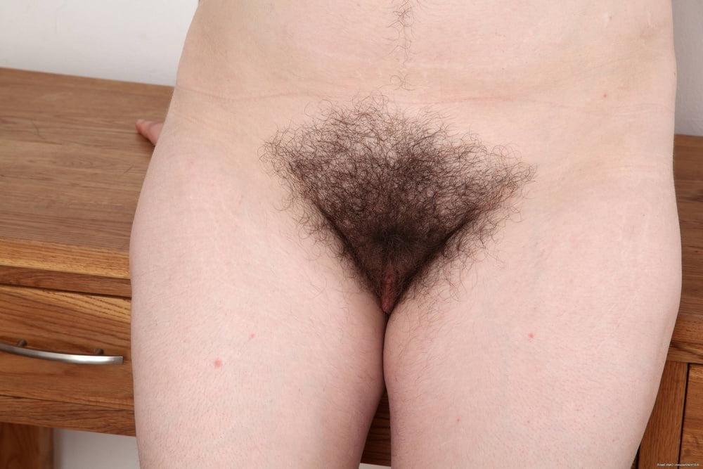 25P Hairy Samantha  with huge nipples