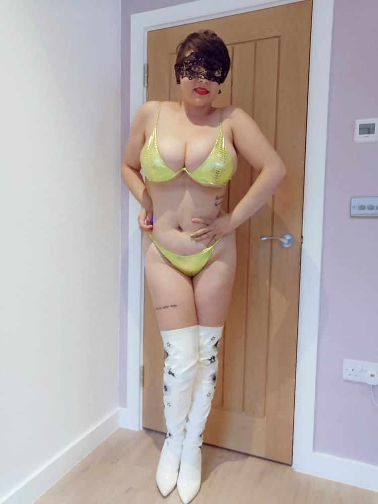 20P My tiny bikini's can barely contain my huge young tits