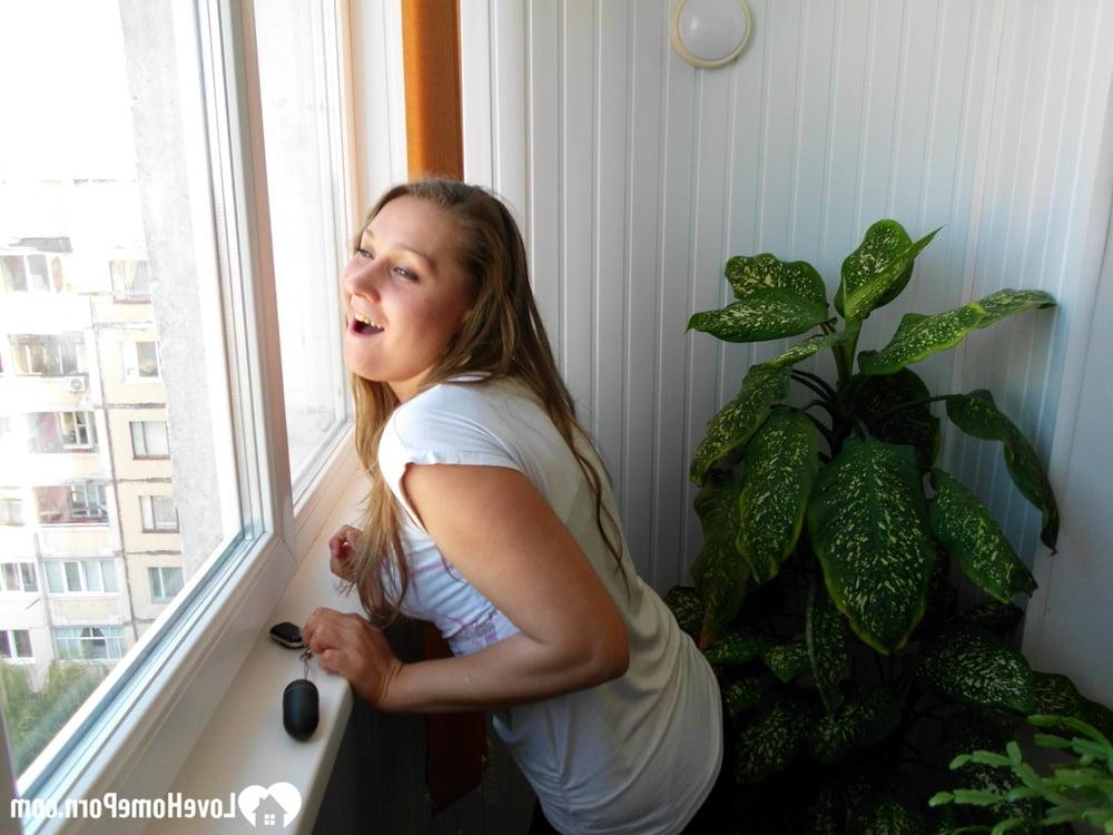 25P Sister's friend plays with a big plug