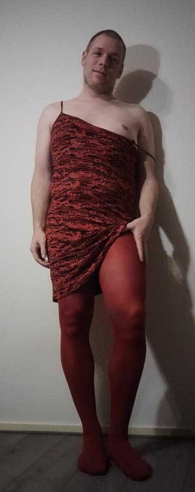 10P Robert Hendriksen - Sissy Striptease "Red" (Short Edition)