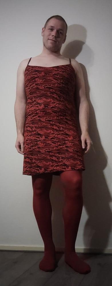 10P Robert Hendriksen - Sissy Striptease "Red" (Short Edition)