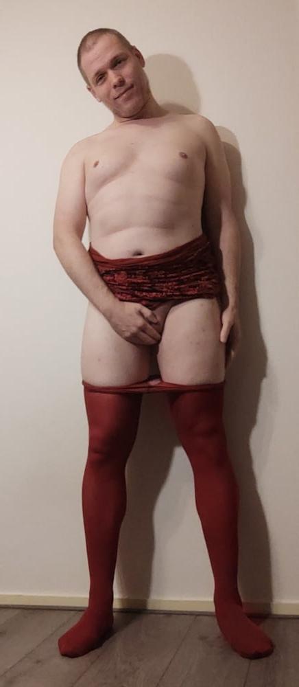 10P Robert Hendriksen - Sissy Striptease "Red" (Short Edition)