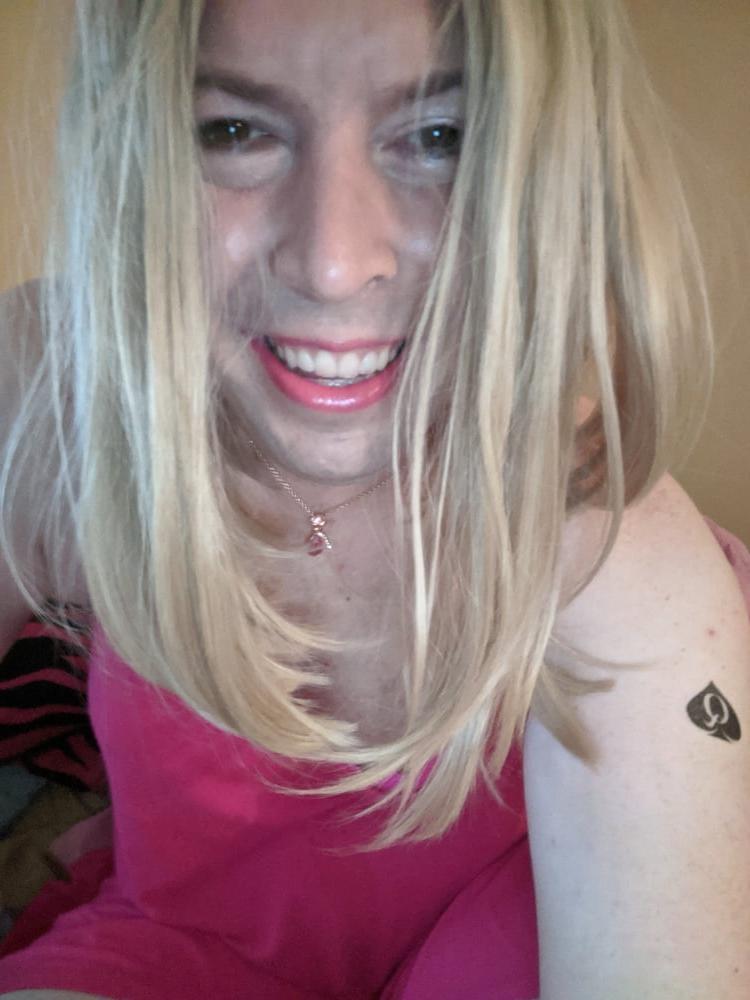 20P QoS Sissy Snowbunny Having Fun