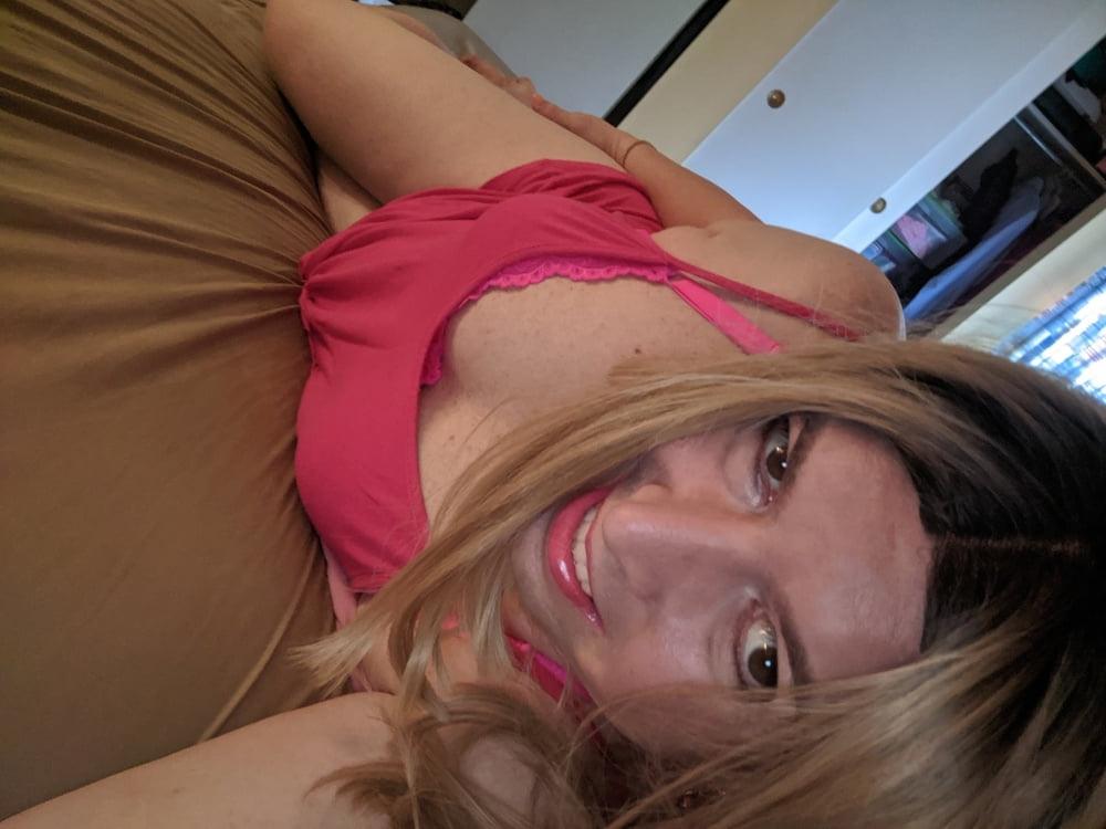20P QoS Sissy Snowbunny Having Fun
