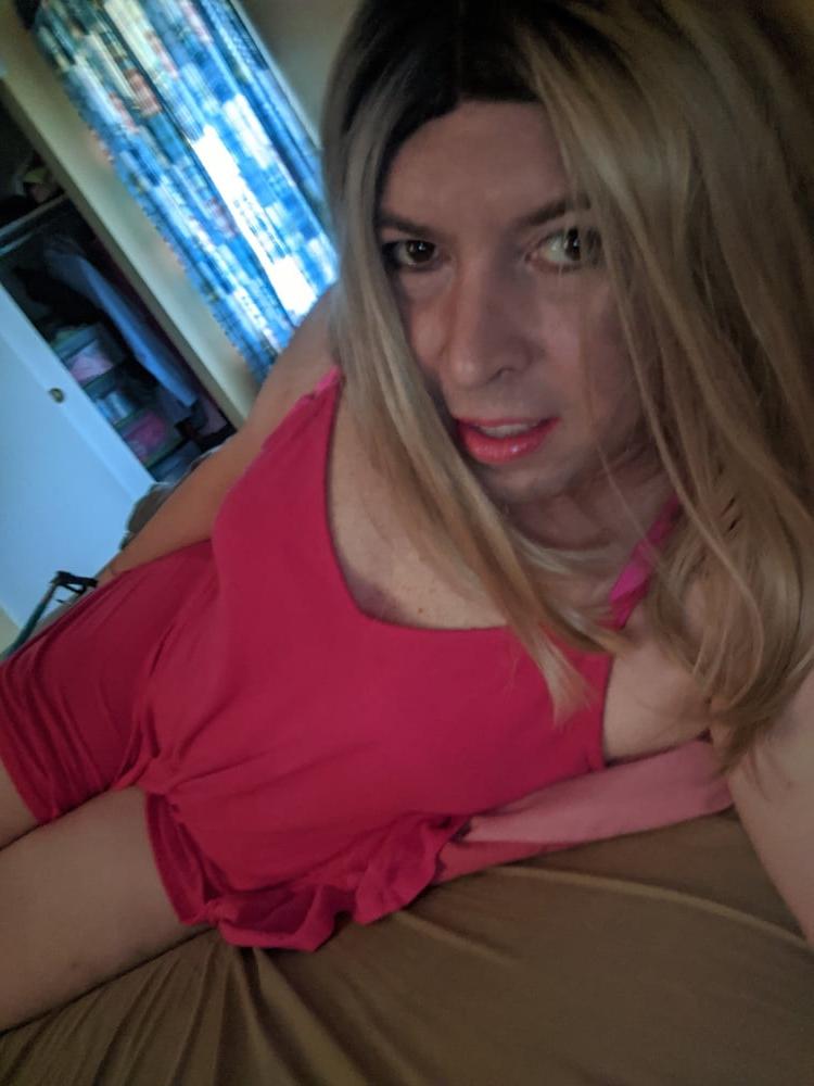 20P QoS Sissy Snowbunny Having Fun