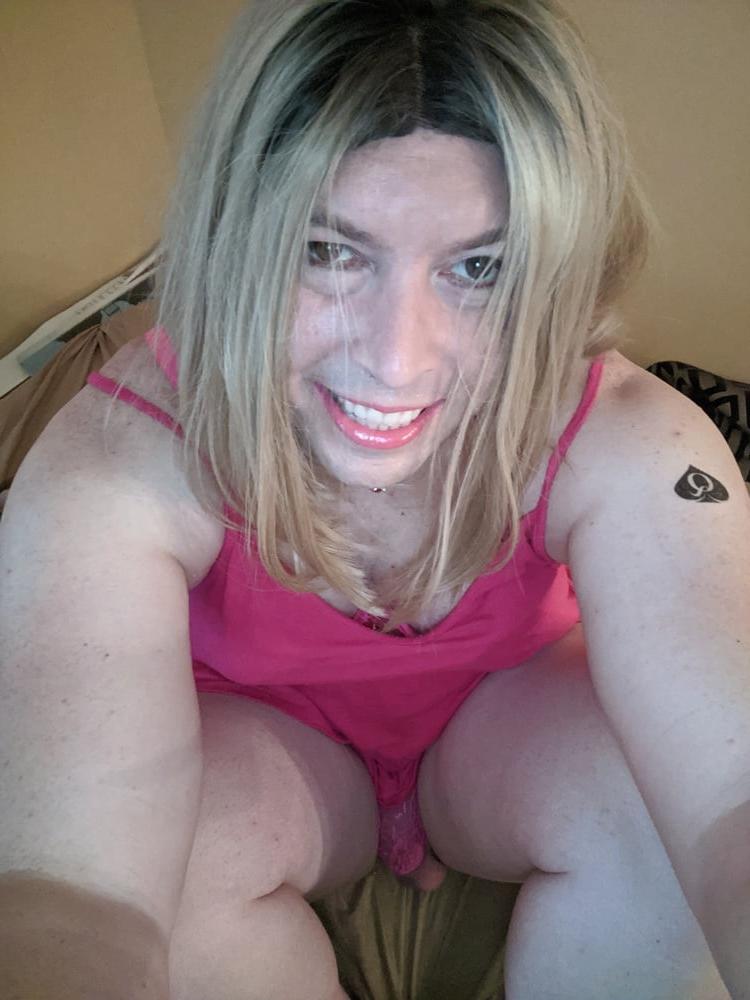 20P QoS Sissy Snowbunny Having Fun