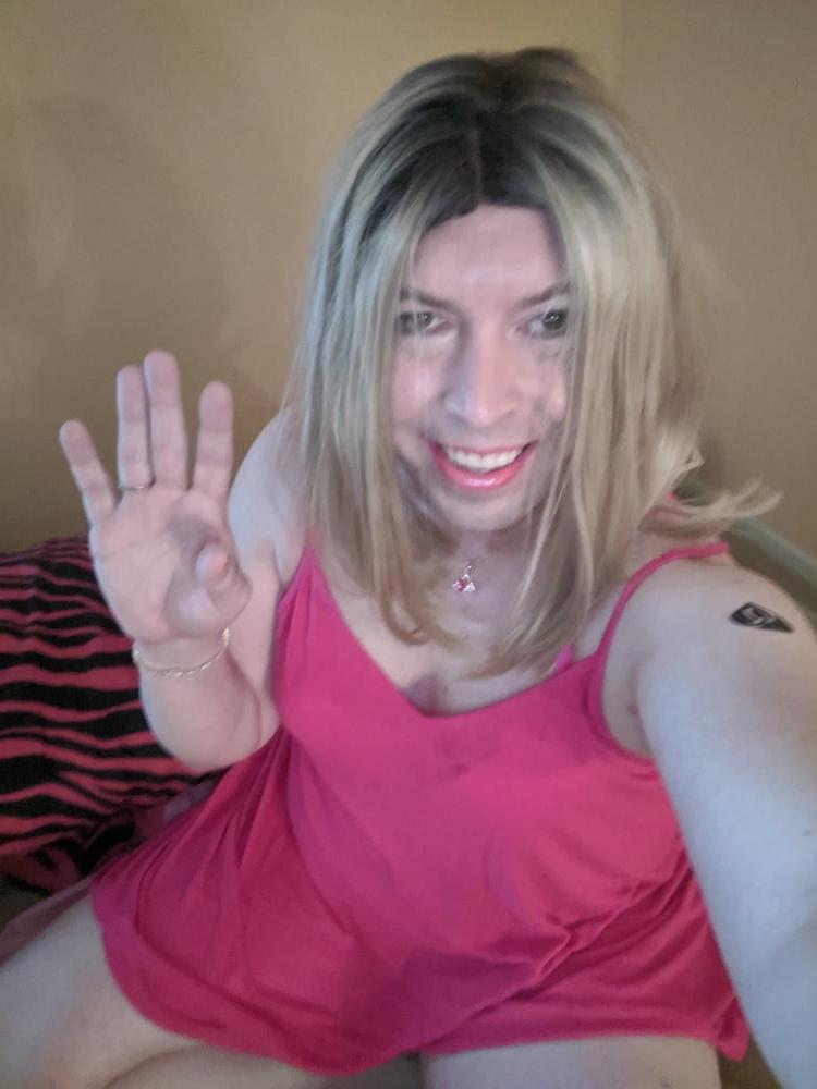 20P QoS Sissy Snowbunny Having Fun