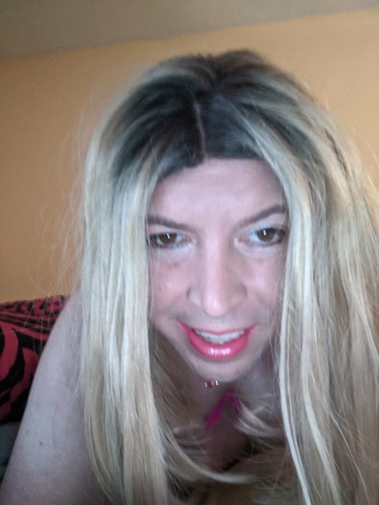 20P QoS Sissy Snowbunny Having Fun