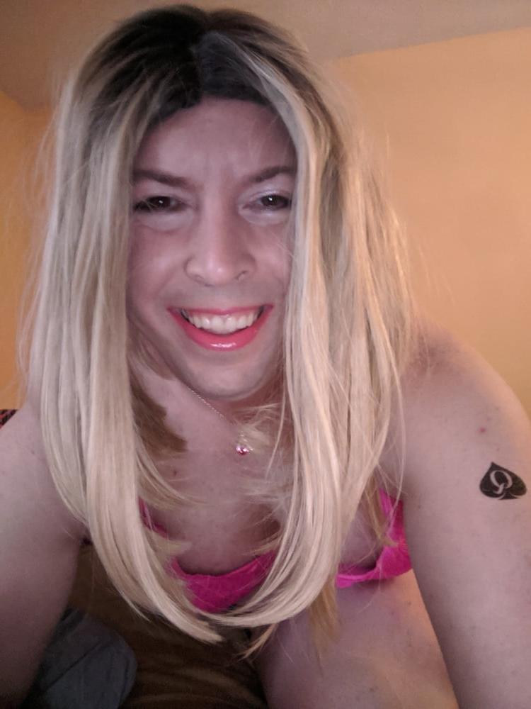 20P QoS Sissy Snowbunny Having Fun