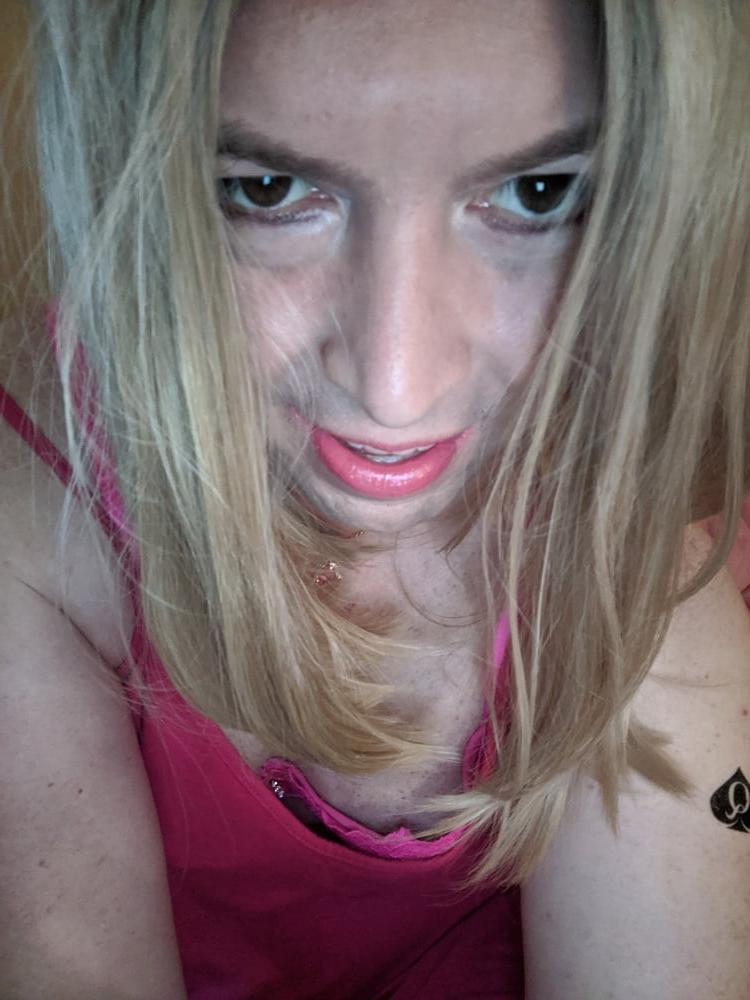 20P QoS Sissy Snowbunny Having Fun