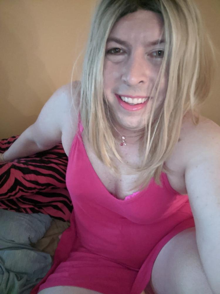 20P QoS Sissy Snowbunny Having Fun