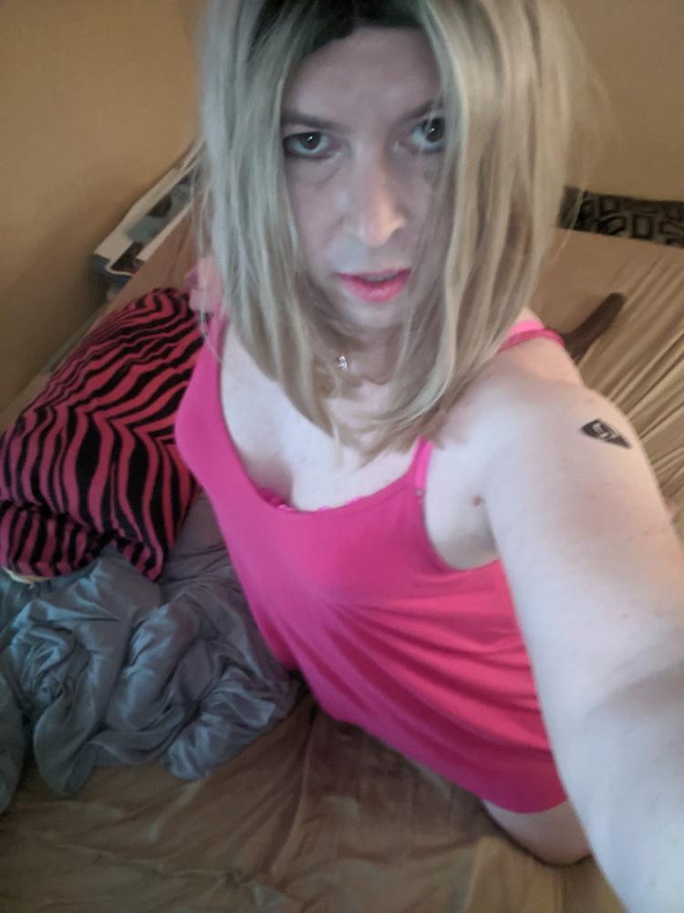 20P QoS Sissy Snowbunny Having Fun