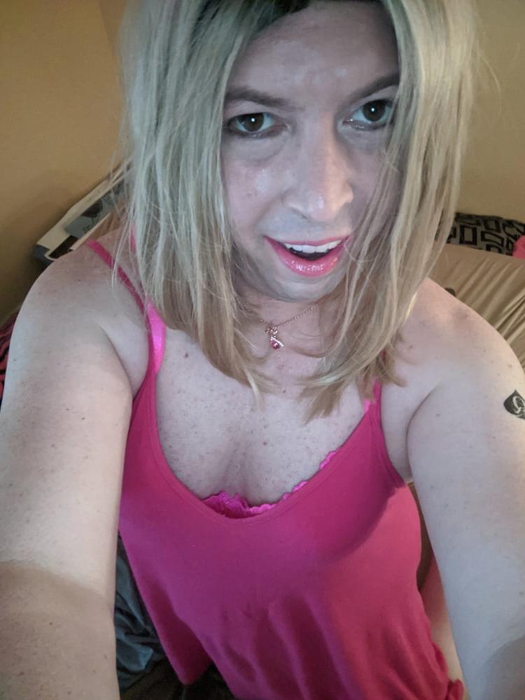 20P QoS Sissy Snowbunny Having Fun