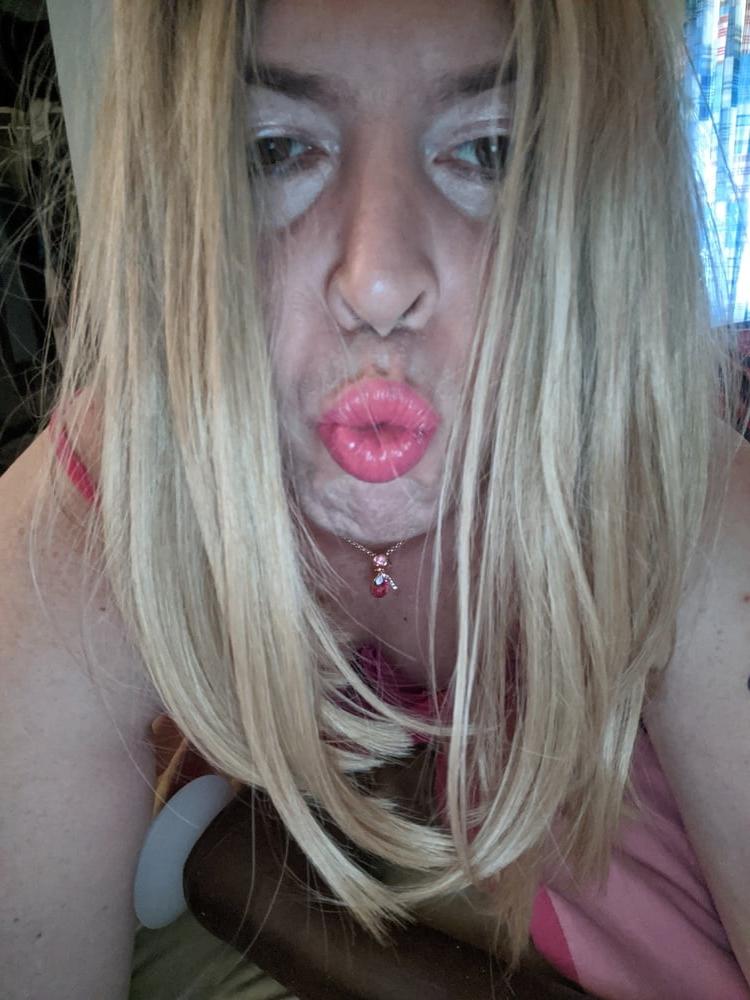 20P QoS Sissy Snowbunny Having Fun