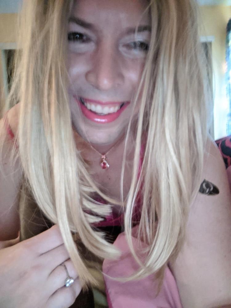 20P QoS Sissy Snowbunny Having Fun