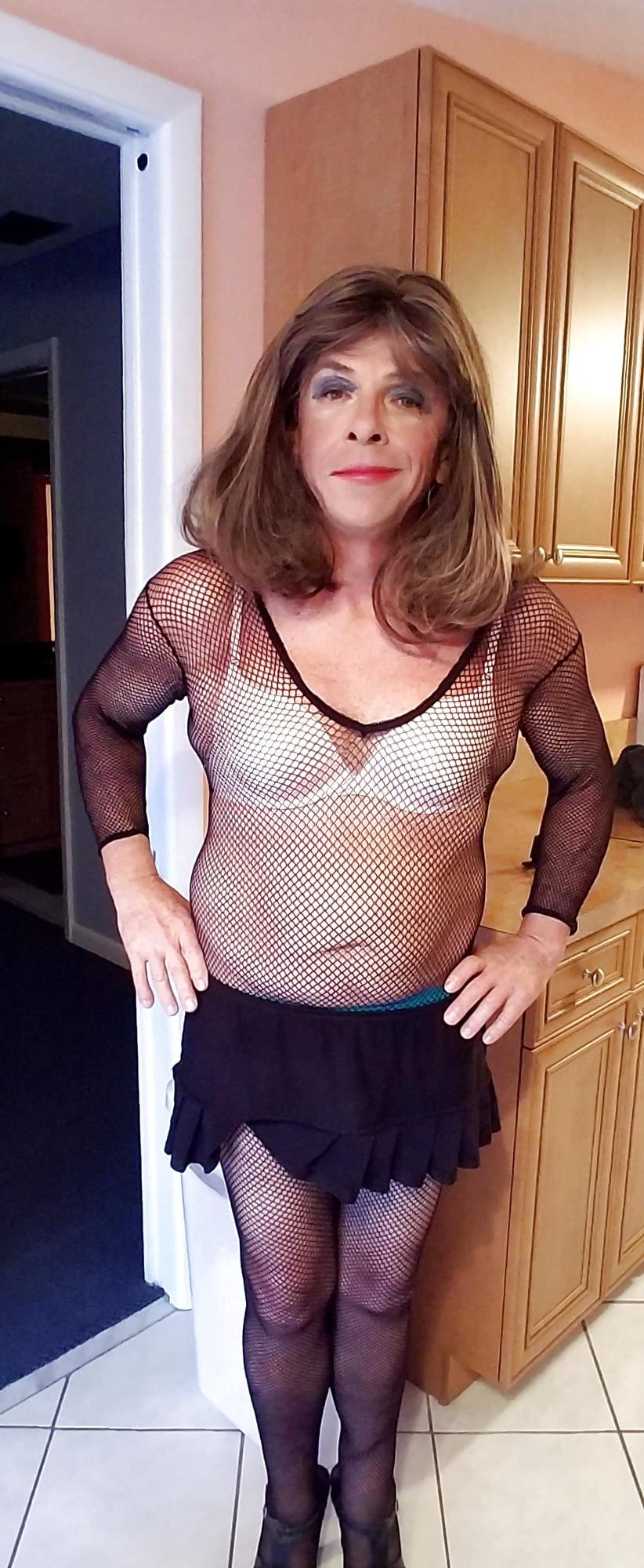 24P Sissy Roberta Bryan dressed for the  next Video!!!!
