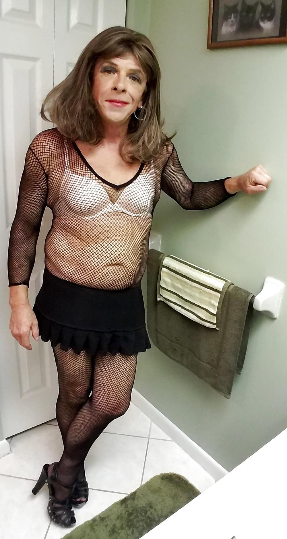 24P Sissy Roberta Bryan dressed for the  next Video!!!!