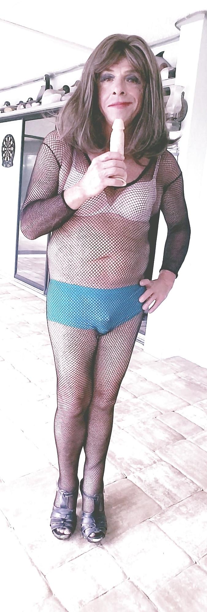 24P Sissy Roberta Bryan dressed for the  next Video!!!!