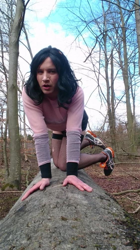 25P Sissy MelanieBee's outdoor activities (2020)