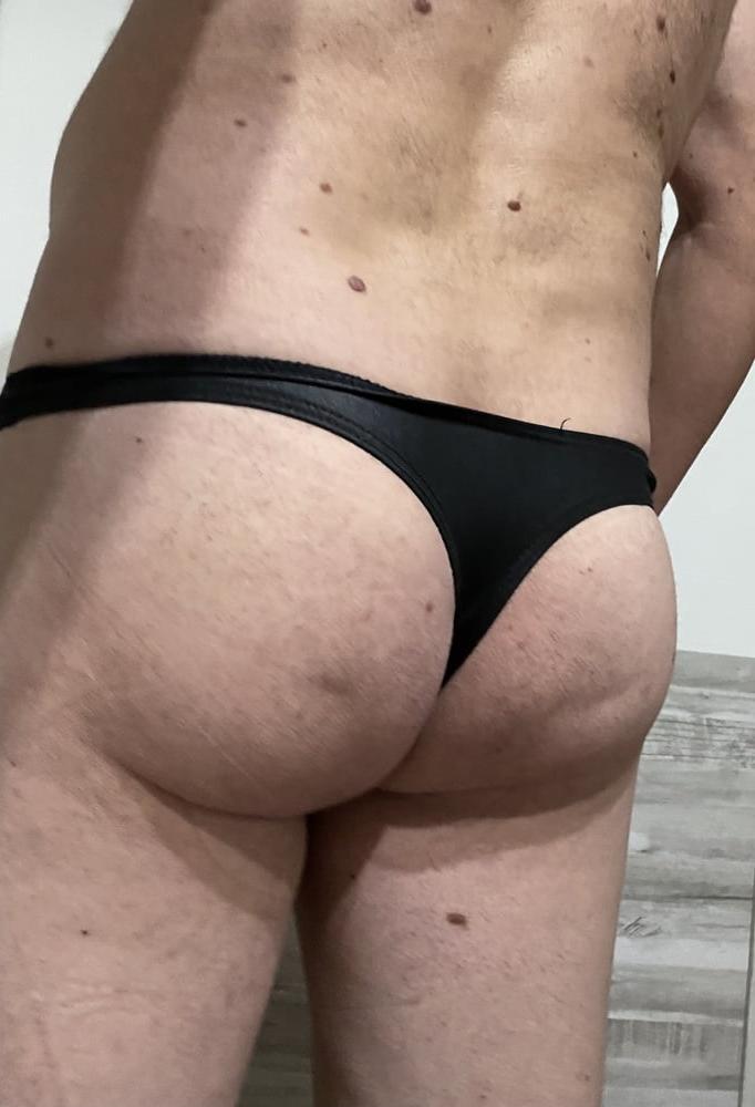 18P you love men in thongs