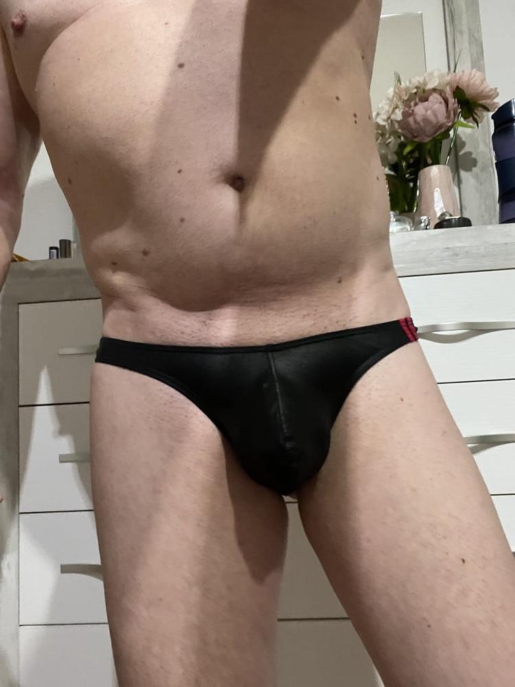 18P you love men in thongs