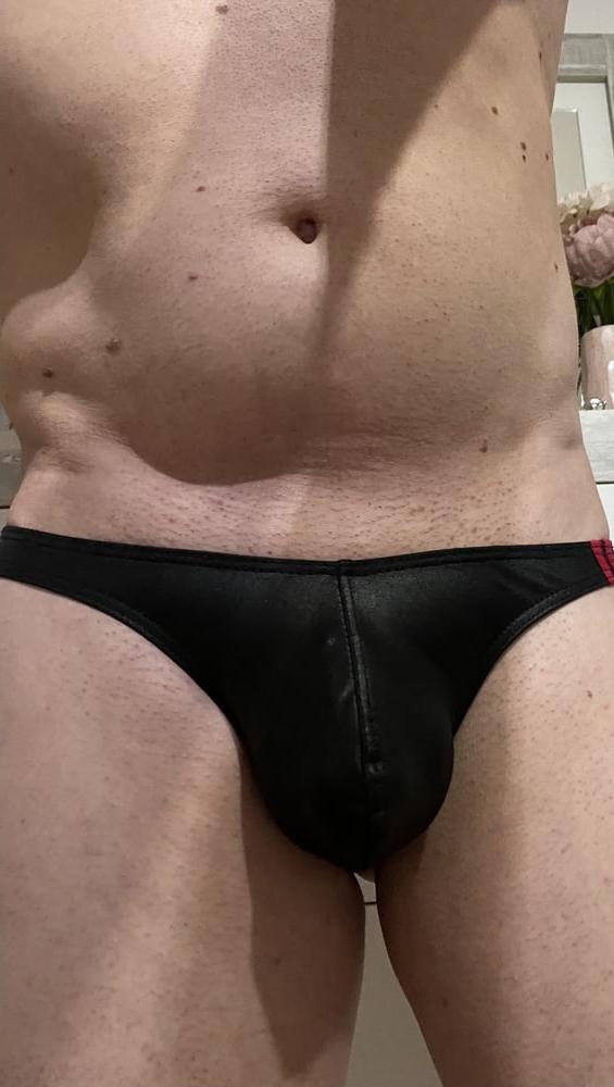 18P you love men in thongs
