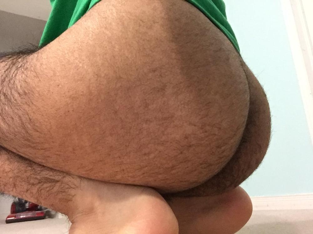 7P Spreading Ass In Green Shirt
