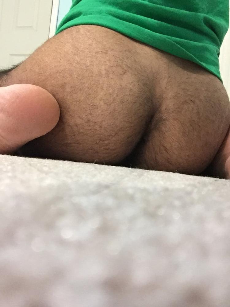 7P Spreading Ass In Green Shirt