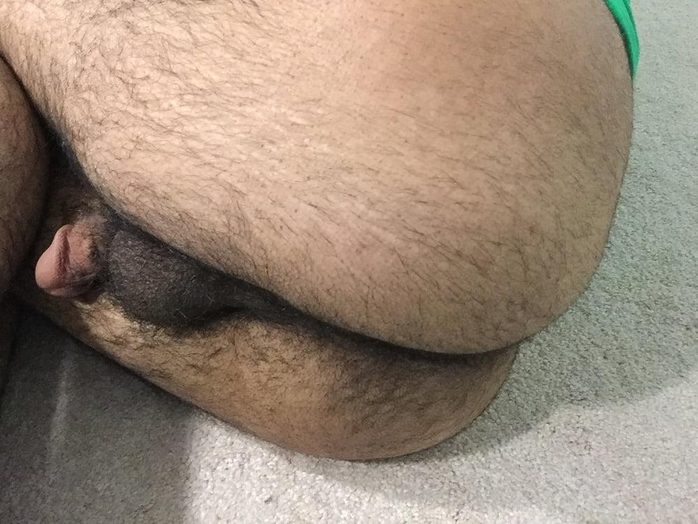 7P Spreading Ass In Green Shirt