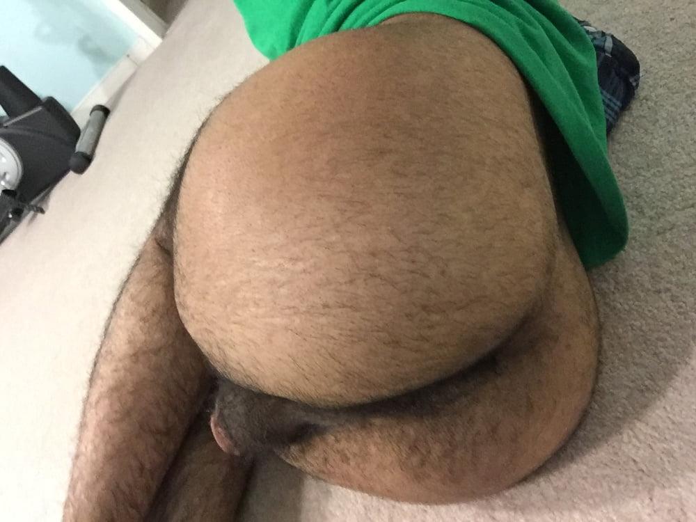 7P Spreading Ass In Green Shirt
