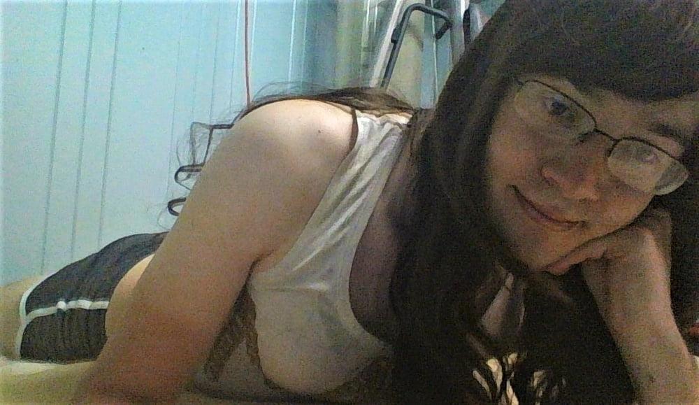 25P Sissy Isabella Hippel exposed 3