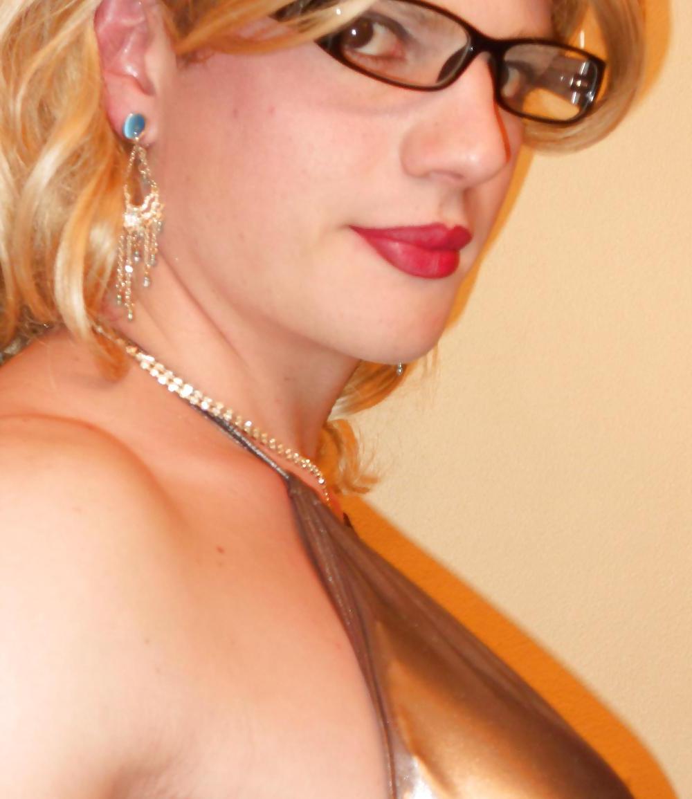 24P SISSY VANESSA