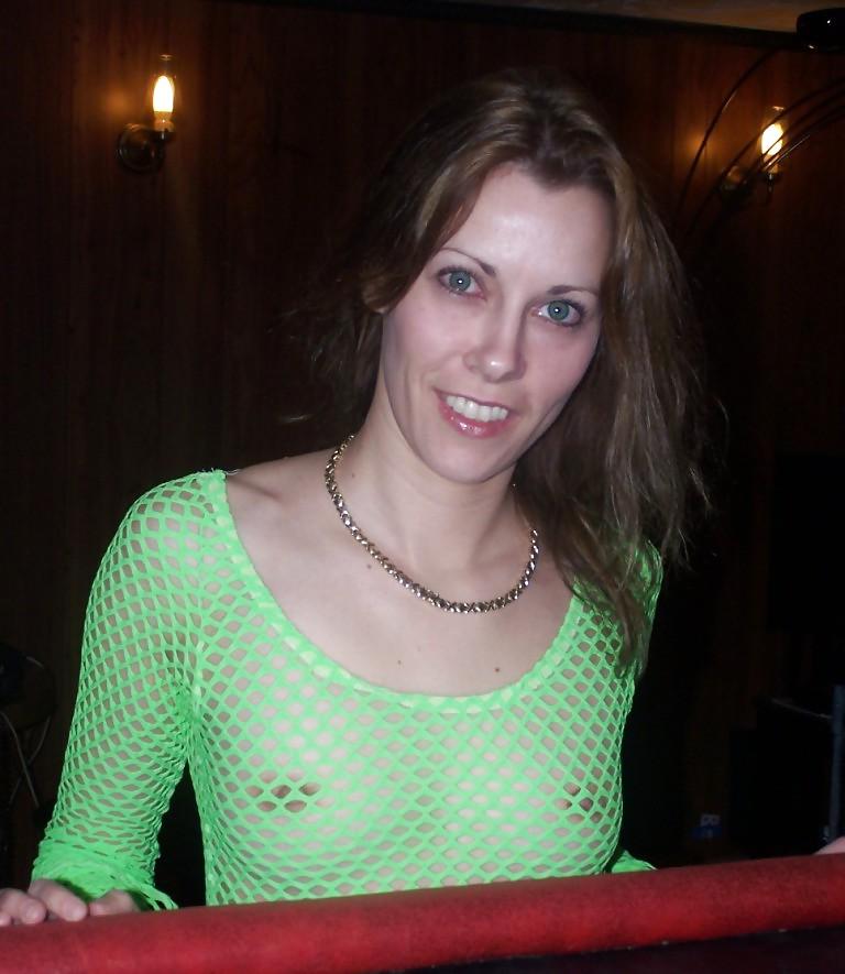 10P Skinny Milf 