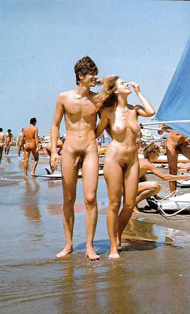 20P Naked couple 169.