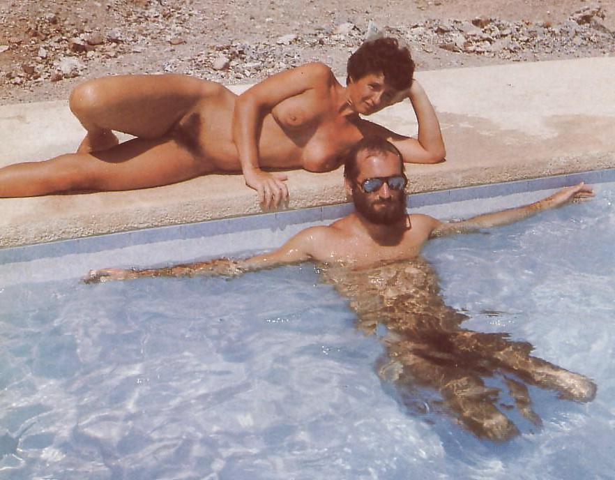 20P Naked couple 169.